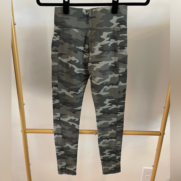 Lou & grey camo petite leggings - Picture 3 of 7